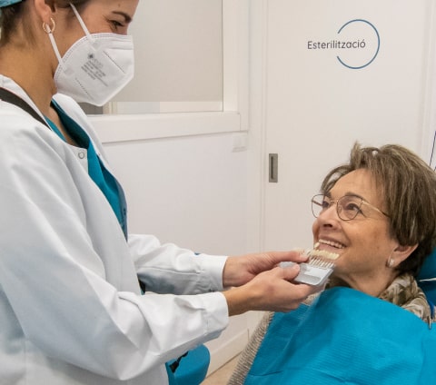 pacient d'estètica dental a la Cínica Dental Aiguafreda a Osona